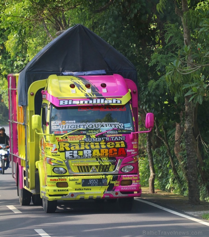 Travelnews.lv piedāvā fotomirkļus no Bali ielas dzīves un transporta 280300