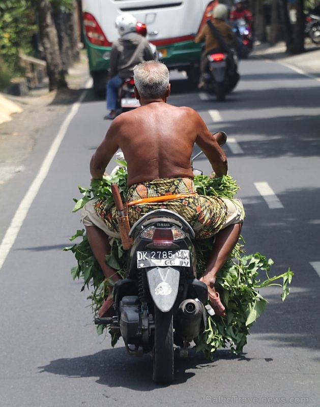 Travelnews.lv piedāvā fotomirkļus no Bali ielas dzīves un transporta 280316