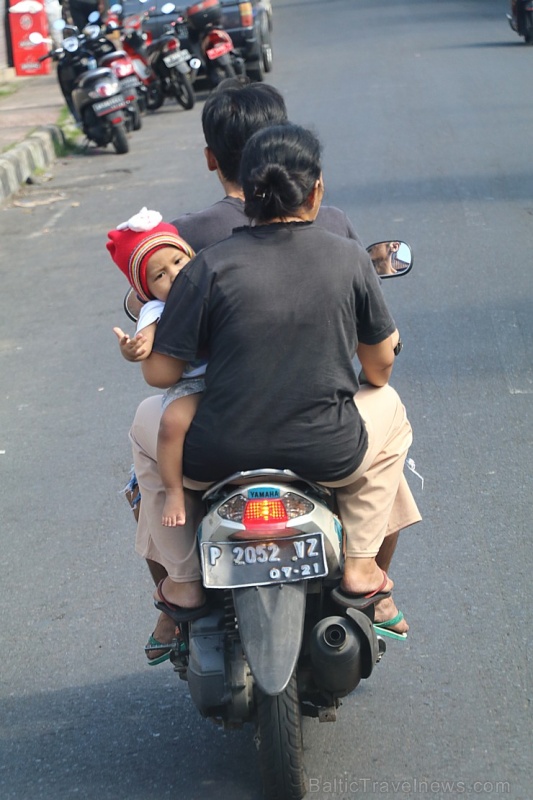 Travelnews.lv piedāvā fotomirkļus no Bali ielas dzīves un transporta 280317