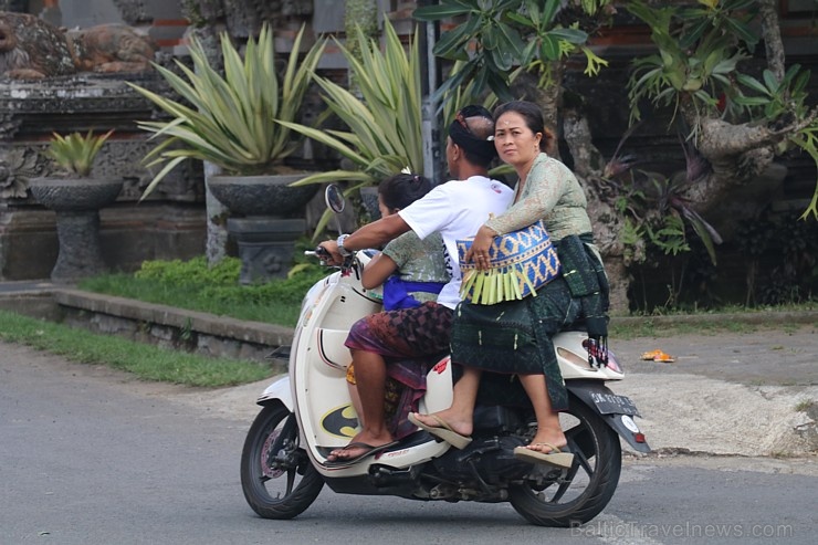 Travelnews.lv piedāvā fotomirkļus no Bali ielas dzīves un transporta 280321