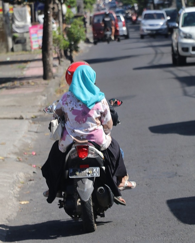 Travelnews.lv piedāvā fotomirkļus no Bali ielas dzīves un transporta 280322