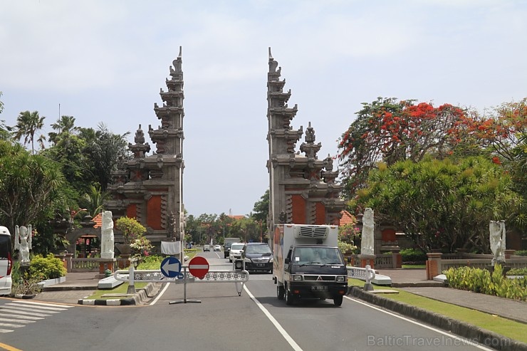 Travelnews.lv piedāvā fotomirkļus no Bali ielas satiksmes dzīves. «Turkish Airlines» un «365 Brīvdienas» 280349