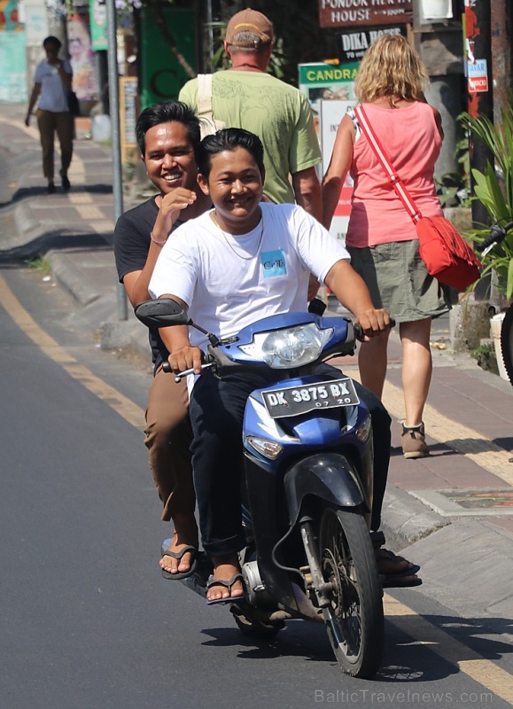 Motorolleri ir viens no svarīgākajiem transporta līdzekļiem Bali salā. «Turkish Airlines» un «365 Brīvdienas» 280481