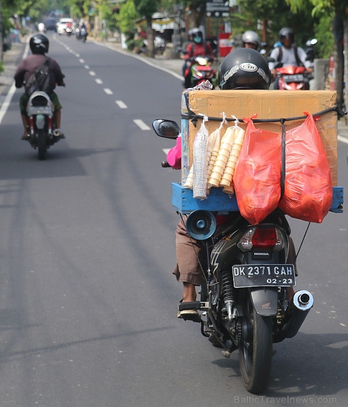Motorolleri ir viens no svarīgākajiem transporta līdzekļiem Bali salā. «Turkish Airlines» un «365 Brīvdienas» 280494