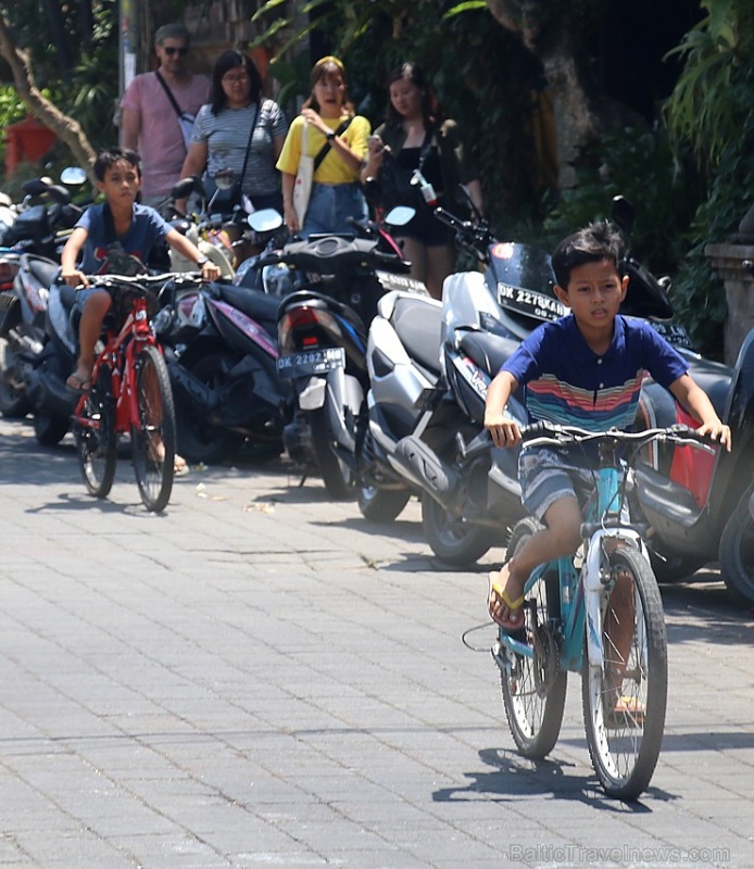 Motorolleri ir viens no svarīgākajiem transporta līdzekļiem Bali salā. «Turkish Airlines» un «365 Brīvdienas» 280513