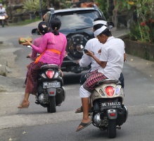 Motorolleri ir viens no svarīgākajiem transporta līdzekļiem Bali salā. «Turkish Airlines» un «365 Brīvdienas» 32