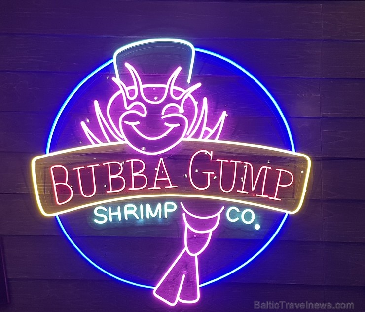 Travelnews.lv Bali nakts dzīvē iepazīst ielas restorānu «Bubba Gump Shrimp».  «Turkish Airlines» un «365 Brīvdienas» 280831