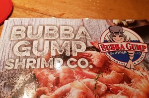 Travelnews.lv Bali nakts dzīvē iepazīst ielas restorānu «Bubba Gump Shrimp».  «Turkish Airlines» un «365 Brīvdienas» 1