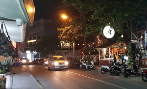 Travelnews.lv Bali nakts dzīvē iepazīst ielas restorānu «Bubba Gump Shrimp».  «Turkish Airlines» un «365 Brīvdienas» 24