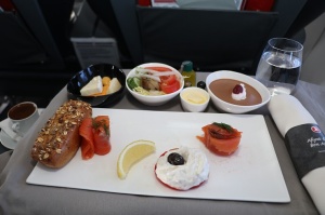 Travelnews.lv biznesa klasē ar «Turkish Airlines» lido maršrutā Bali- Stambula - Rīga. «Turkish Airlines» un «365 Brīvdienas» 35