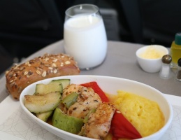 Travelnews.lv biznesa klasē ar «Turkish Airlines» lido maršrutā Bali- Stambula - Rīga. «Turkish Airlines» un «365 Brīvdienas» 43