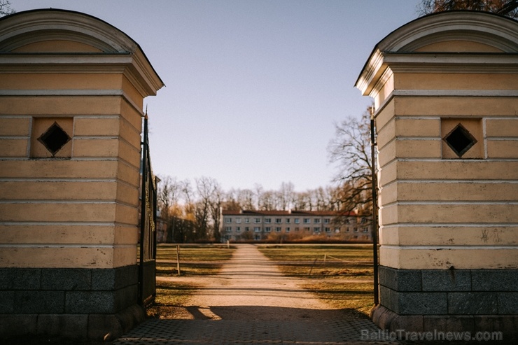 Parks atrodas līdzās Valmiermuižas alus darītavai un rūpi par tā apdzīvošanu un kultūrvēsturiskās vides saglabāšanu un atjaunošanu tur 