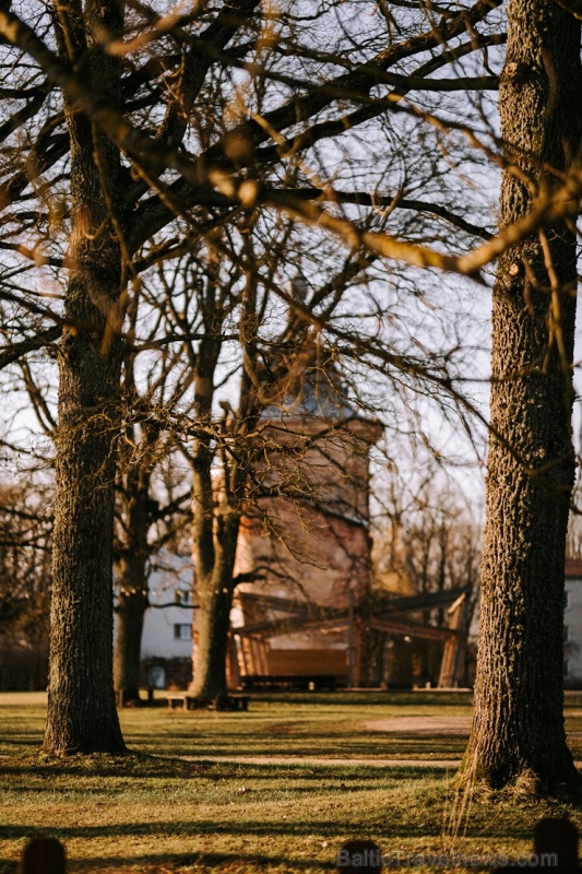 Parks atrodas līdzās Valmiermuižas alus darītavai un rūpi par tā apdzīvošanu un kultūrvēsturiskās vides saglabāšanu un atjaunošanu tur 