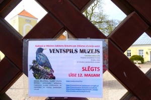 Ventspils Livonijas ordeņa pils ieskauta pavasara ziedos 10