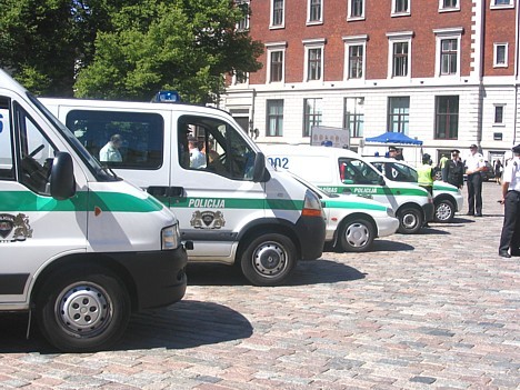 Rīgas Pašvaldības policijas operatīvie transporta līdzekļi turpmāk tiks atzīmēti ar speciāliem borta reģistrācijas numuriem, kas padarīs policijas dar 15242