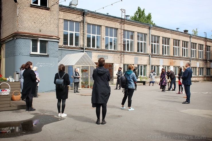 «Tautasdziesmu augtuve» ir interaktīva kultūrvieta Sporta2 kvartālā Rīgā, kur ikviens interesents var ieiet, atrast savu tautasdziesmu un to 