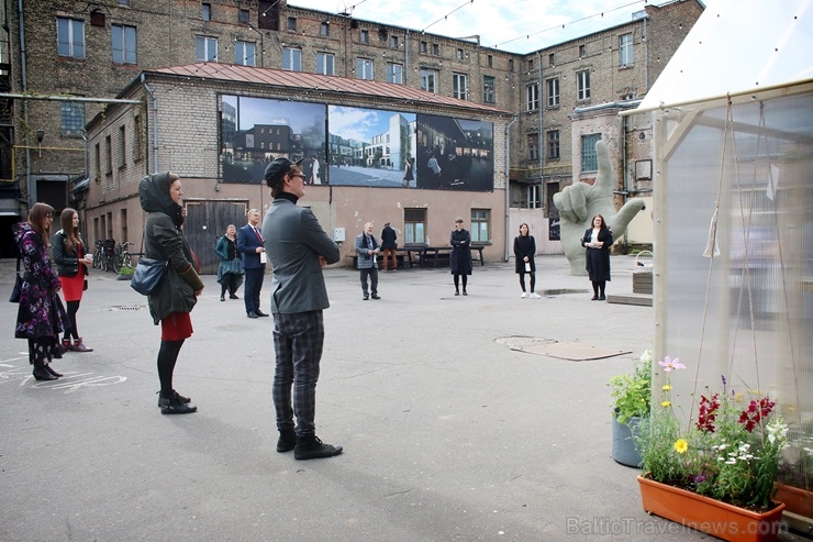 «Tautasdziesmu augtuve» ir interaktīva kultūrvieta Sporta2 kvartālā Rīgā, kur ikviens interesents var ieiet, atrast savu tautasdziesmu un to 