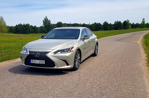 Travelnews.lv apceļo Latviju ar «Lexus ES 300h» 1