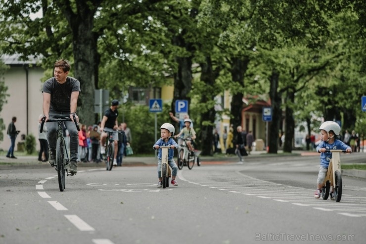 Siguldā atklāta Latvijā pirmā velo iela, kas darbojas kā pilotprojekts Siguldas kopējās satiksmes uzlabošanas koncepcijā 283949