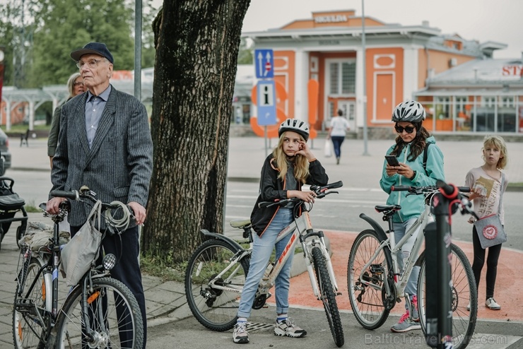 Siguldā atklāta Latvijā pirmā velo iela, kas darbojas kā pilotprojekts Siguldas kopējās satiksmes uzlabošanas koncepcijā 283960