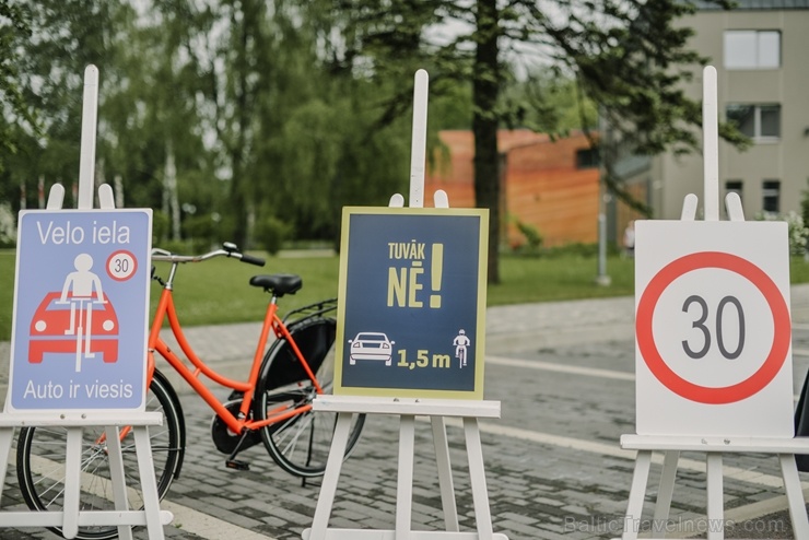 Siguldā atklāta Latvijā pirmā velo iela, kas darbojas kā pilotprojekts Siguldas kopējās satiksmes uzlabošanas koncepcijā 283974