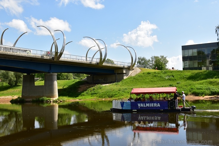 Gaujas tramvajs Valmierā priecē braucējus ar brīnišķīgām ainavām un kapteiņa stāstījumu par Valmieru 284357