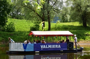 Gaujas tramvajs Valmierā priecē braucējus ar brīnišķīgām ainavām un kapteiņa stāstījumu par Valmieru 9