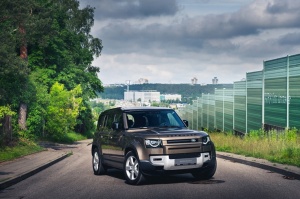 Land Rover salonā Rīgā ieradies Land Rover Defender – viens no pievilcīgākajiem desmitgades automobiļiem 2
