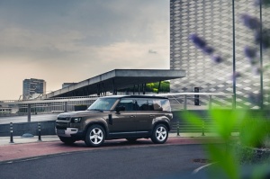 Land Rover salonā Rīgā ieradies Land Rover Defender – viens no pievilcīgākajiem desmitgades automobiļiem 6