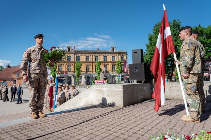 Cēsīs atzīmē Latvijas Uzvaras dienu un Cēsu kauju 101. gadadienu 284633