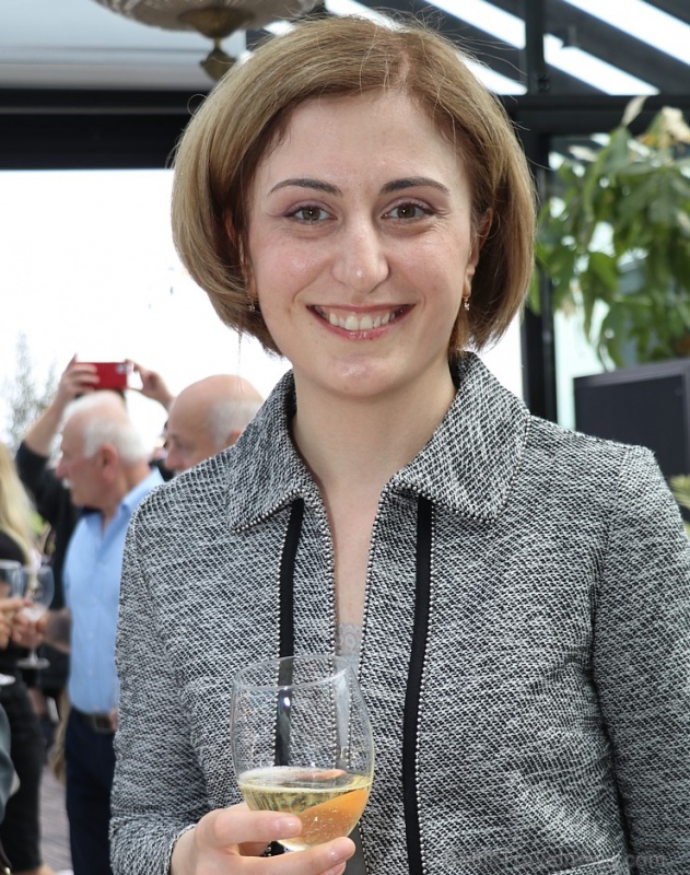Gruzijas vēstniece Latvijā Tea Maisuradze aicina baudīt savas valsts vīnus 285744