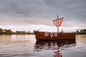 Ceļotājiem Daugavas upes skaistumu Daugavpilī atklās jaunais kuģītis «Sikspārnis» 1