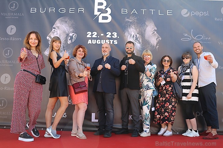 Viktors Ravdive un Lauris Aleksejevs aicina uz «Burger Battle» jaunajā «Via Jurmala Outlet Village» 286414