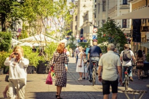 Tērbatas iela Rīgā uz mēnesi tiek nodota gājēju, riteņbraucēju un tirgotāju rīcībā 30