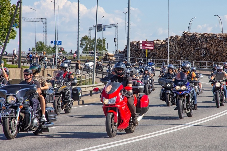 Ventspils ielas un ostas promenādi pierūcina «Kurland bike meet 2020» Motociklu parāde 286582
