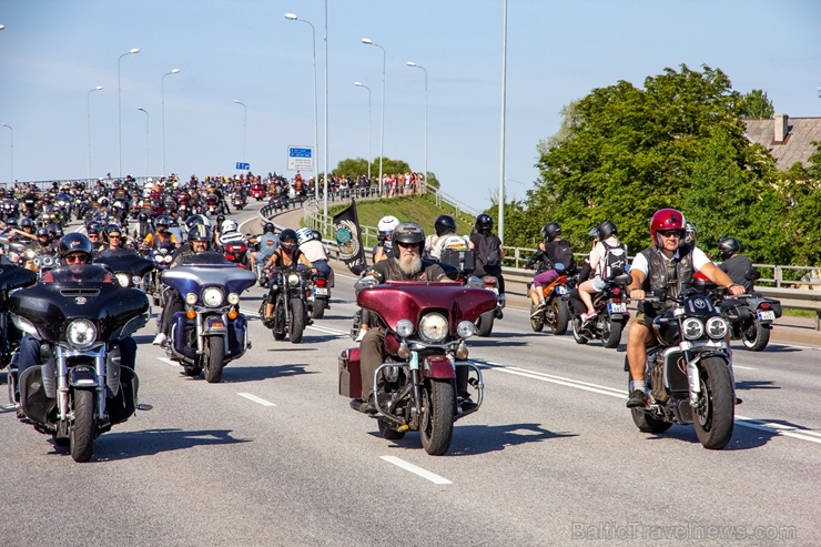 Ventspils ielas un ostas promenādi pierūcina «Kurland bike meet 2020» Motociklu parāde 286591