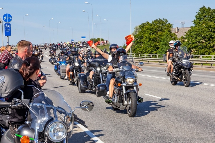 Ventspils ielas un ostas promenādi pierūcina «Kurland bike meet 2020» Motociklu parāde 286594