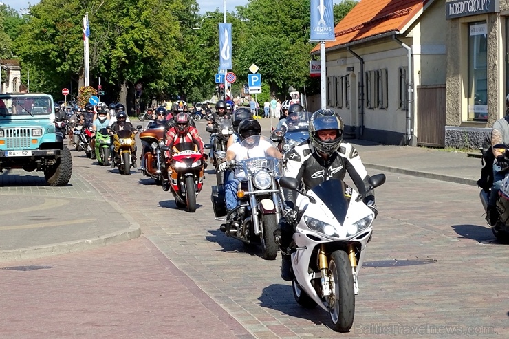Ventspils ielas un ostas promenādi pierūcina «Kurland bike meet 2020» Motociklu parāde 286604