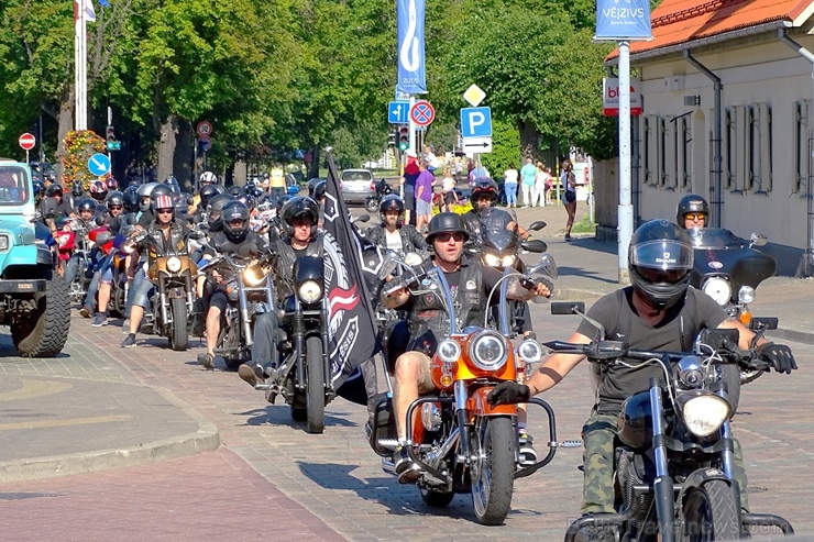 Ventspils ielas un ostas promenādi pierūcina «Kurland bike meet 2020» Motociklu parāde 286605