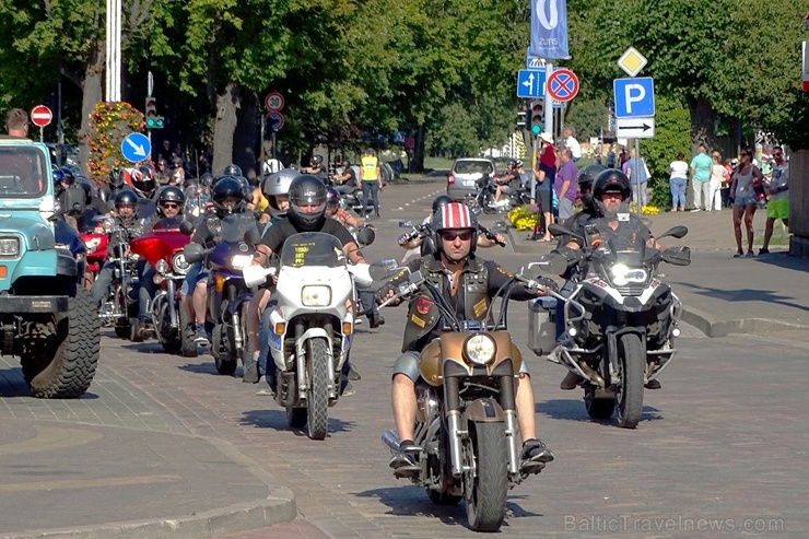 Ventspils ielas un ostas promenādi pierūcina «Kurland bike meet 2020» Motociklu parāde 286606