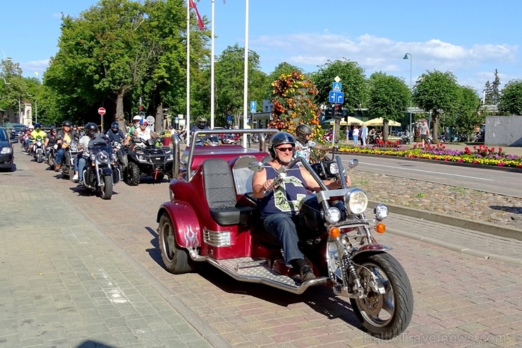 Ventspils ielas un ostas promenādi pierūcina «Kurland bike meet 2020» Motociklu parāde 286613