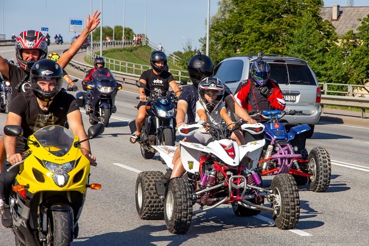 Ventspils ielas un ostas promenādi pierūcina «Kurland bike meet 2020» Motociklu parāde 286619