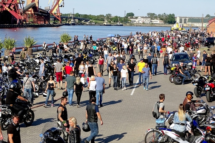 Ventspils ielas un ostas promenādi pierūcina «Kurland bike meet 2020» Motociklu parāde 286632
