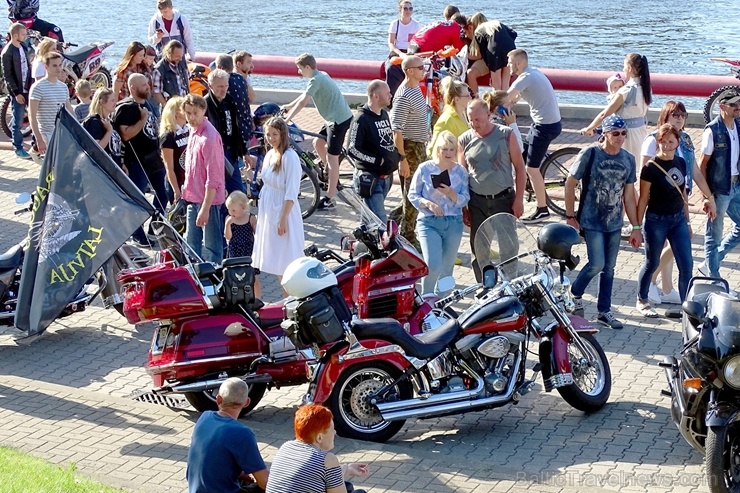 Ventspils ielas un ostas promenādi pierūcina «Kurland bike meet 2020» Motociklu parāde 286637