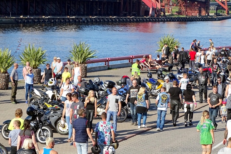 Ventspils ielas un ostas promenādi pierūcina «Kurland bike meet 2020» Motociklu parāde 286639