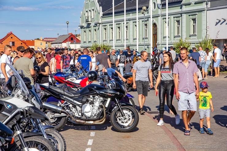 Ventspils ielas un ostas promenādi pierūcina «Kurland bike meet 2020» Motociklu parāde 286650
