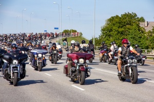 Ventspils ielas un ostas promenādi pierūcina «Kurland bike meet 2020» Motociklu parāde 14
