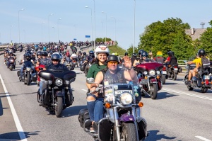 Ventspils ielas un ostas promenādi pierūcina «Kurland bike meet 2020» Motociklu parāde 16