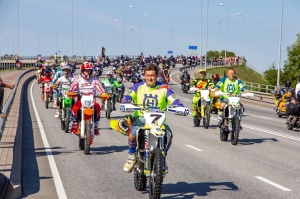 Ventspils ielas un ostas promenādi pierūcina «Kurland bike meet 2020» Motociklu parāde 18