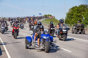 Ventspils ielas un ostas promenādi pierūcina «Kurland bike meet 2020» Motociklu parāde 20